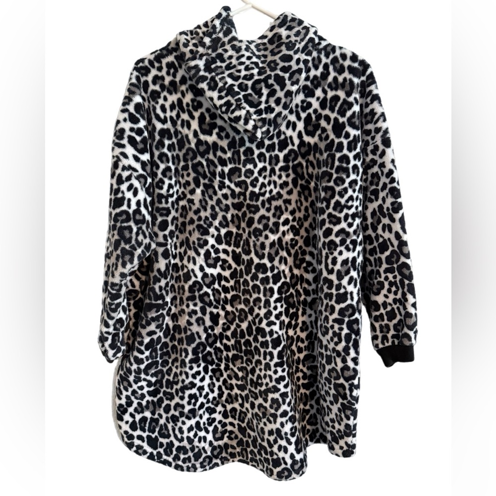 Leopard Print The Comfy OSFA in White and Black - Picture 3 of 8